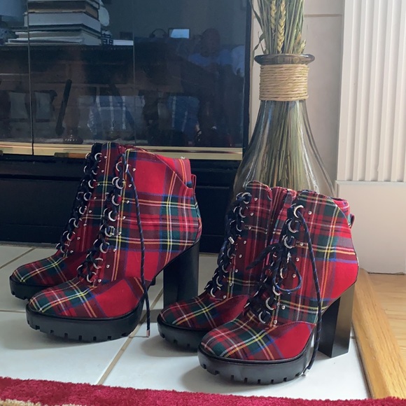Ambelynn Plaid Heeled Hiker Lug Sole Combat Bootie - Picture 4 of 12